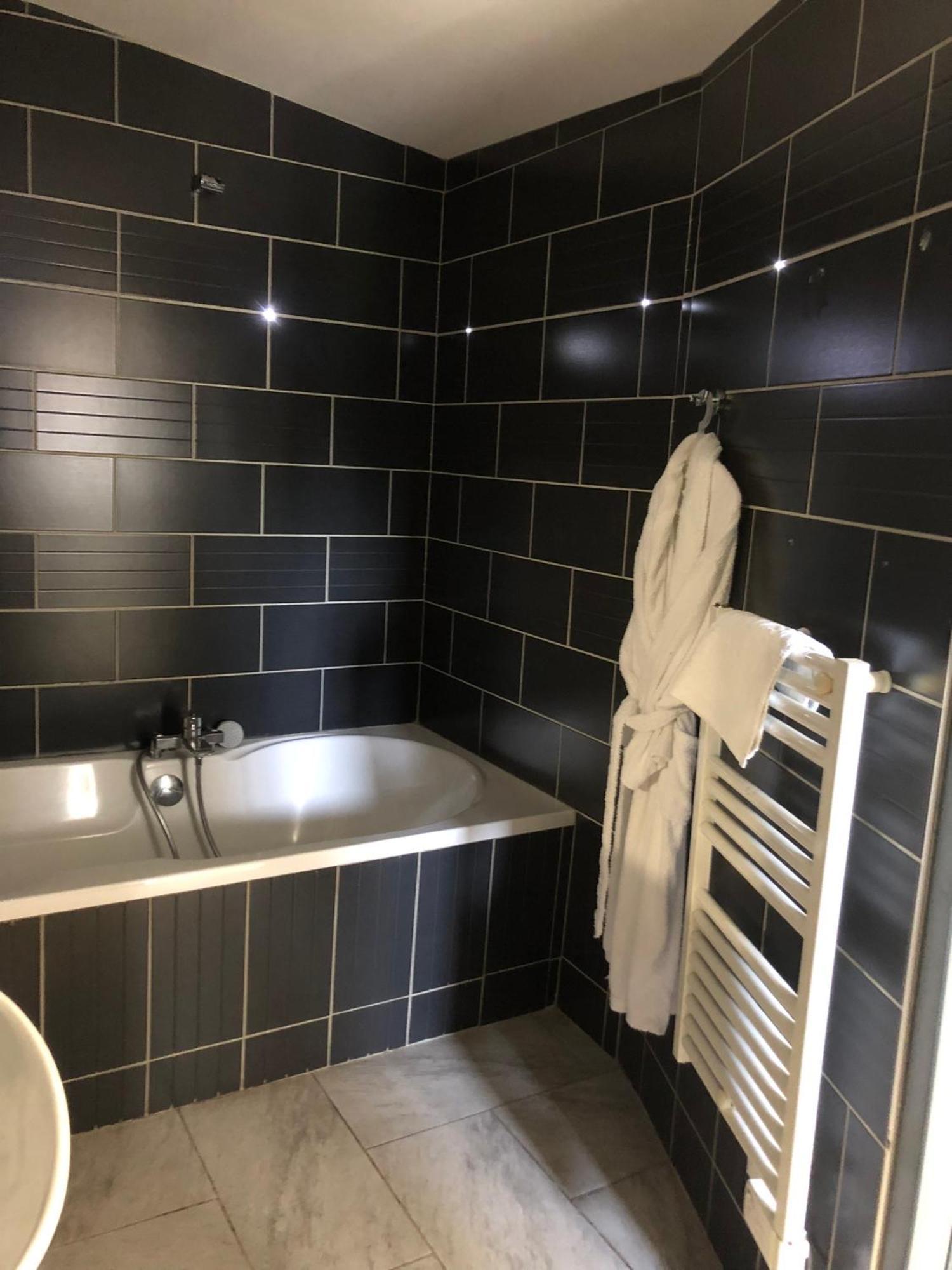 Bourbourg Residence Cosyade Equipee D'Un Parking Prive Gratuit מראה חיצוני תמונה